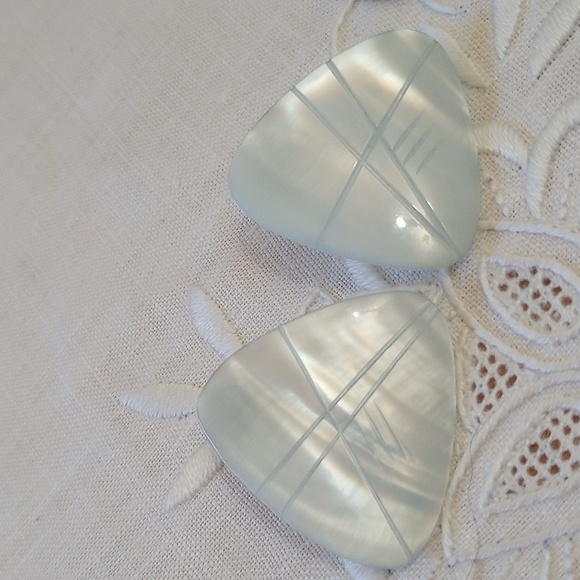 Natural seashell etched died light blue geometric post earrings - Picture 6 of 7